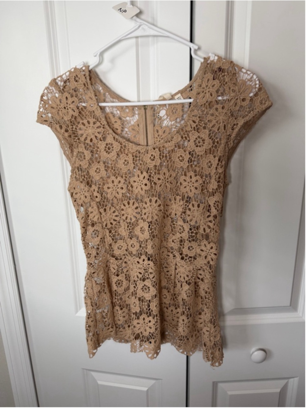 Bellatrix Beige Crochet Lace Cap Sleeve Top S EUC